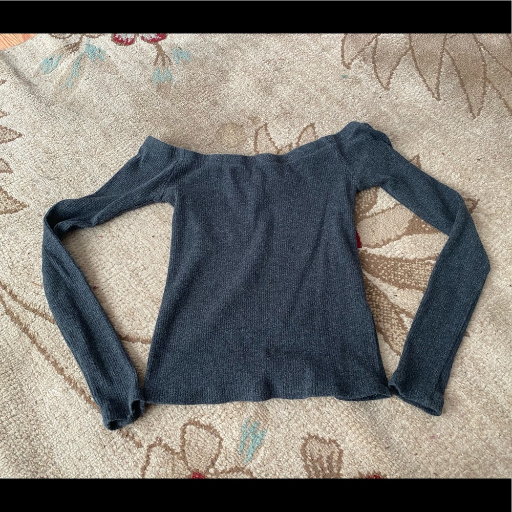 Off shoulder long sleeve
